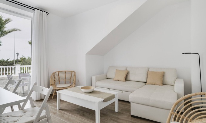 Brena y Marismas de Barbate Natural Park Appartement | Apartment 'Suite 4 In Natural Park' with Shared Pool, Wi-Fi and Air Conditioning