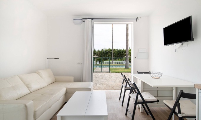 Brena y Marismas de Barbate Natural Park Appartement | Apartment 'Suite 5 In Natural Park' with Shared Pool, Wi-Fi and Air Conditioning