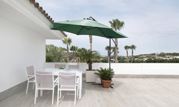 Brena y Marismas de Barbate Natural Park Appartement | Apartment 'Suite 6 In Natural Park' with Shared Pool, Wi-Fi and Air Conditioning