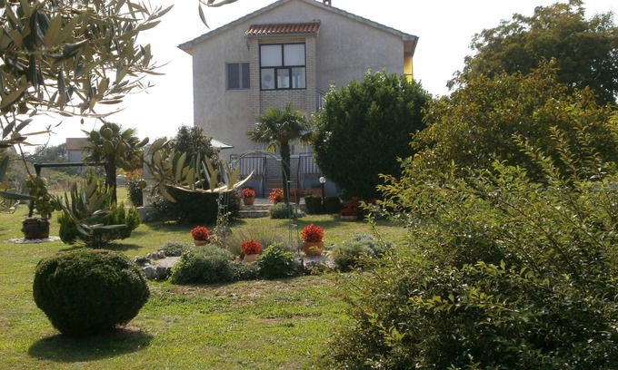 Rakalj Appartement | Appartement entouré par une végétation méditerranéenne