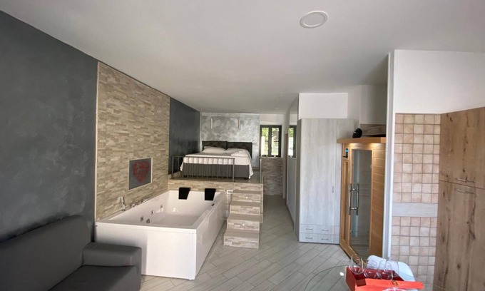 Terracina Appartement | Apartment 'Sweetlove' with Mountain View, Wi-Fi and Air Conditioning