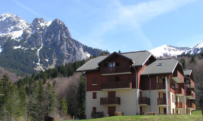 Bernex Appartement | Appartement T2, 4 couchages, tout équipé pour vacances d'été et hiver