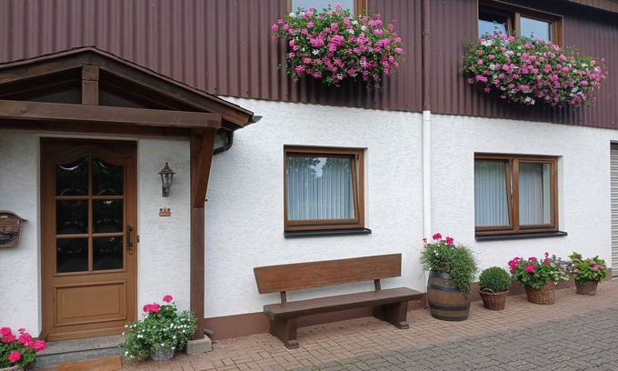 Diemelstadt Appartement | Apartment 'Tannenberg' with Shared Terrace, Private Garden and Wi-Fi