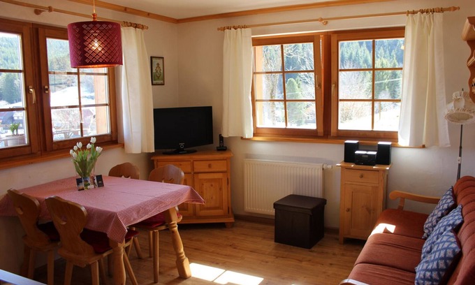 Hinterzarten Appartement | Apartment 'Titisee' with Mountain View, Private Terrace and Wi-Fi