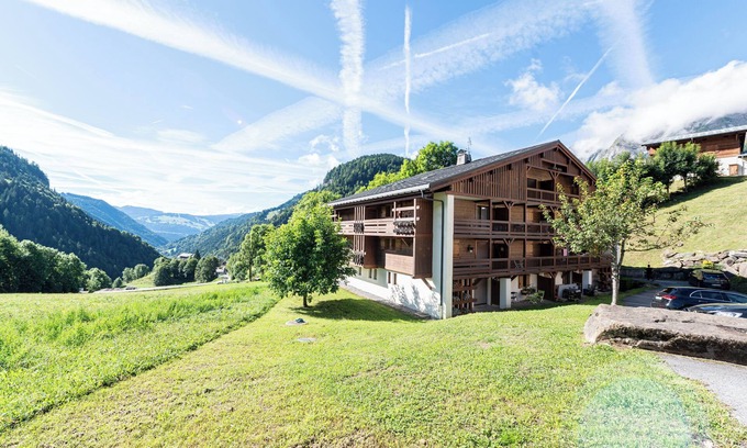 La Giettaz Appartement | Apartment 'Ty Aravis' with Mountain View and Balcony