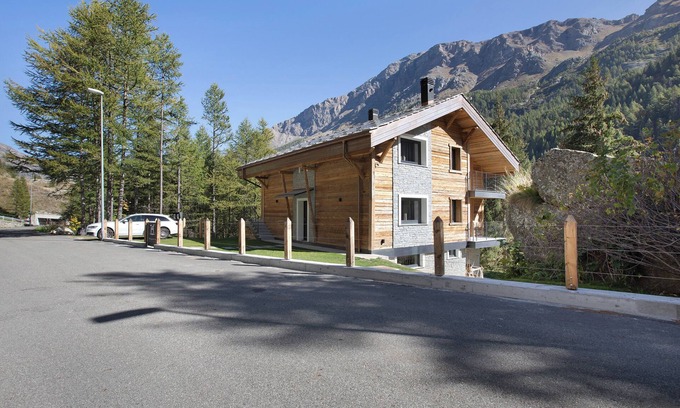 Valgrisenche Appartement | Appartement 'Valgrisa Mountain Lodges 2' avec vue sur les montagnes, terrasse privée et Wi-Fi