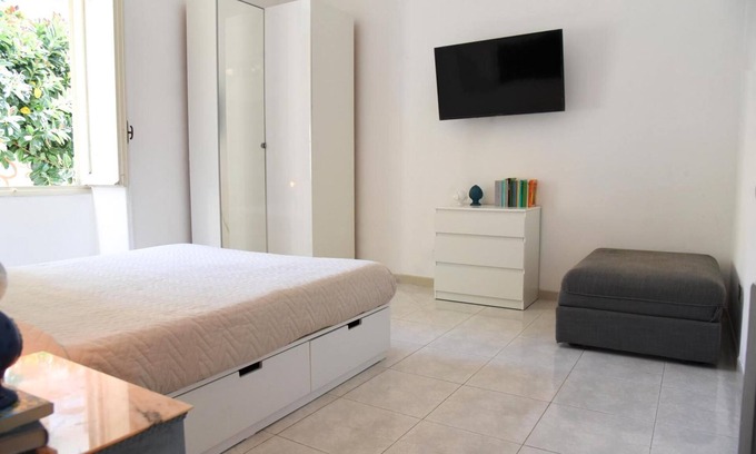 Lecce Appartement | Apartment 'Viabalduini2' with Wi-Fi and Air Conditioning