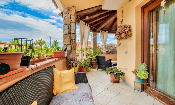 Case Peschiera-Lu Fraili Appartement | Appartement 'Villa Bouganville' avec vue mer, jardin et climatisation