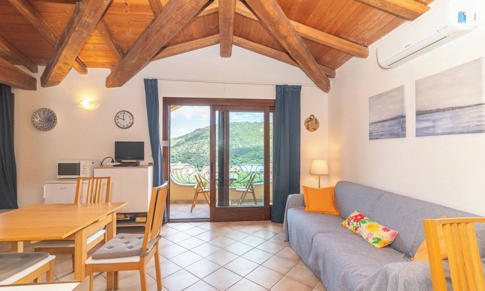 Tiriddo Appartement | Appartement 'Vista Mare Tiriddò' avec vue sur mer, piscine partagée et climatisation