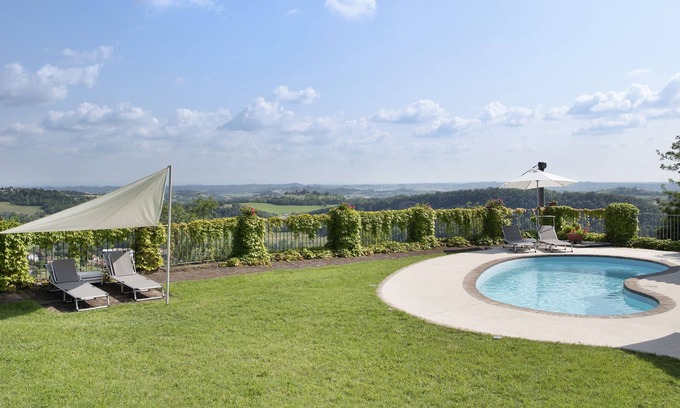 Murisengo Appartement | Apartment 'Voglietti 9' with Shared Pool, Shared Garden and Wi-Fi