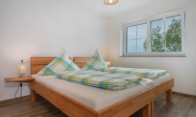 Waggershausen Appartement | Apartment 'Waldsuite' with Shared Terrace, Shared Garden and Wi-Fi