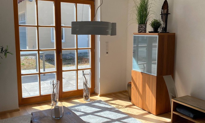 Holzheim a. Forst Appartement | Apartment 'Wein' with Private Terrace, Shared Garden and Wi-Fi