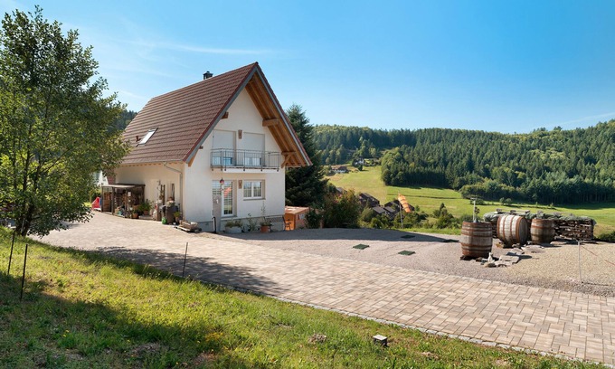 Sasbachwalden Appartement | Apartment 'Weitblick' with Mountain View and Wi-Fi