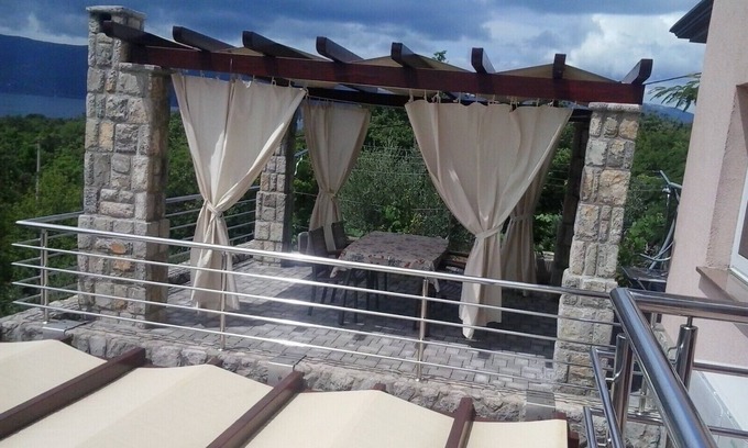 Pinezici Appartement | Appartement avec vue magnifique sur la mer et 3 chambres