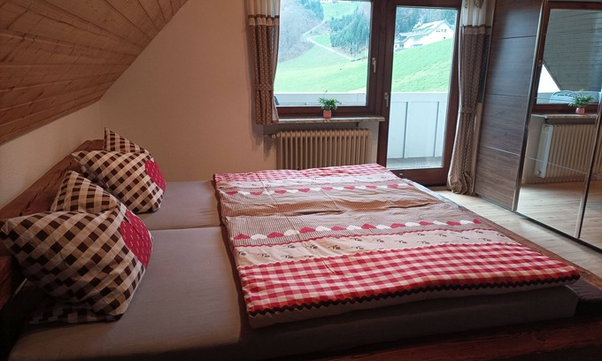Oberharmersbach Appartement | Apartment 'Wiesenblick' with Balcony and Wi-Fi