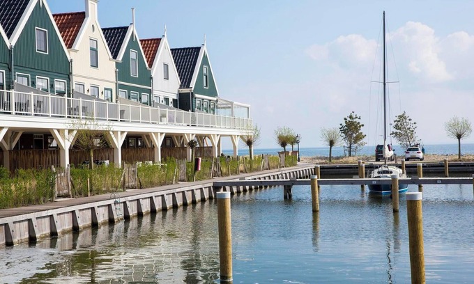 Uitdam Maison | Apartment with 5 bedrooms, a sauna and a balcony