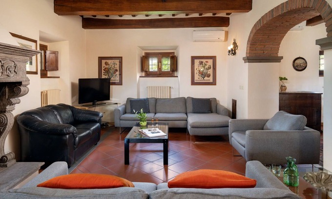 Subbiano Appartement | Apartment with A/C, hot tub, WIFI, sauna, pool, TV, patio, panoramic view, parking, close to Arezzo