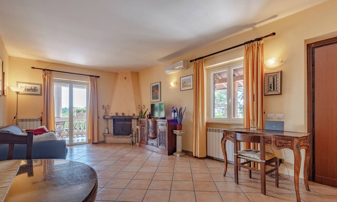 Lake Garda Maison | Apartment with balcony in the Roman countryside