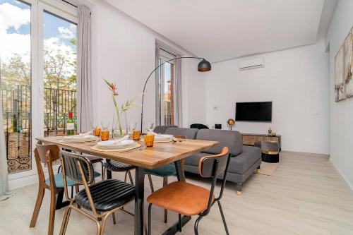 Barrio de La Latina Appartement | Apartment with Balconies in La Latina by Batuecas
