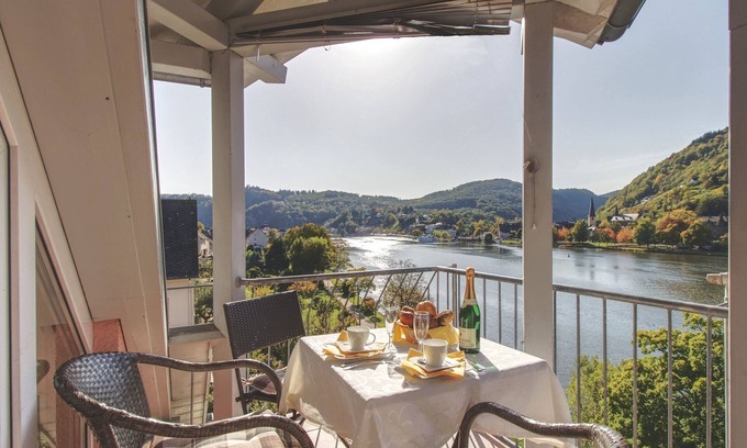 Bullay Appartement | Apartment with balcony directly on the banks and with a view of the Moselle
