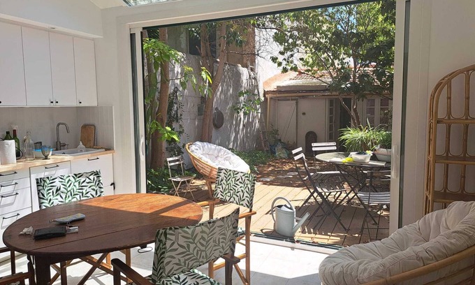 Notre-Dame du Mont Appartement | Apartment with garden in the heart of Cour Julien, Marseille