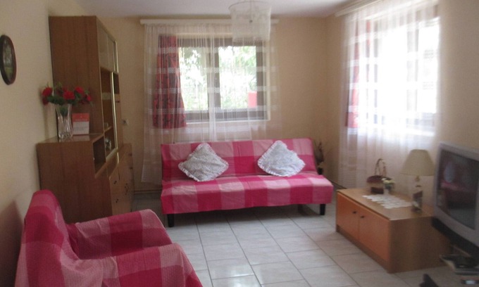 Alexandroupoli Appartement | APPARTEMENT avec PARKING, Wi-Fi & COUR