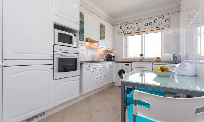 Atalaia Appartement | Appartement avec piscine commune chauffée, vue sur le golf, chaînes Sky Sport et accès au spa