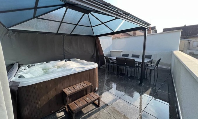 Champagnole Appartement | Appartement avec Jacuzzi Centre ville Champagnole