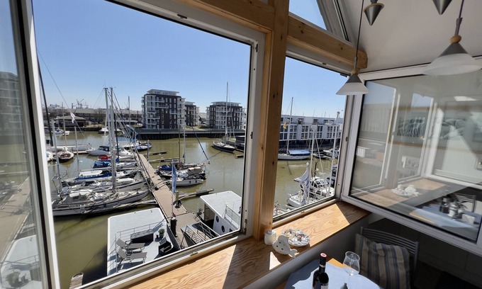 Cuxhaven Appartement | Apartment with loft character directly in the City Marina / harbor with a fantastic view