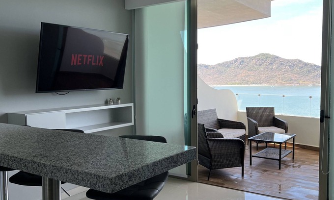 Las Gaviotas Appartement | Apartment with ocean view and private access to the beach
