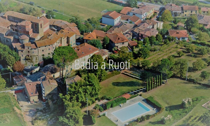 Badia a Ruoti Appartement | Apartment with Park and Pool immersed in the greenery of Tuscany