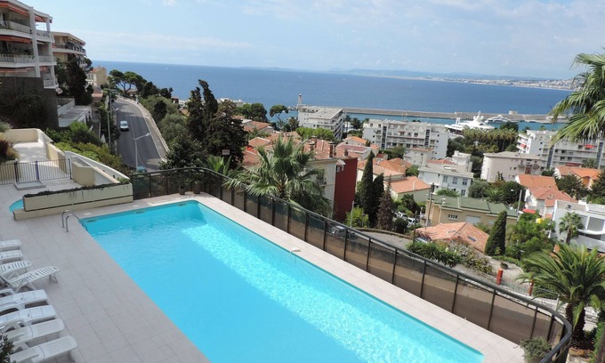 Lazaret Appartement | Appartement avec vue panoramique sur la mer et piscine commune