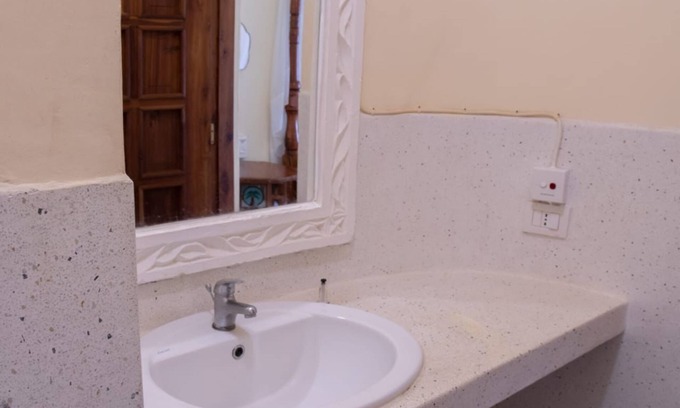 Malindi Appartement | Apartment with pool next to the beach