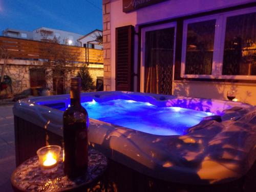 Njivice Appartement | Apartment with private garden, hot tub, WiFi, SAT TV, Klima, near beach
