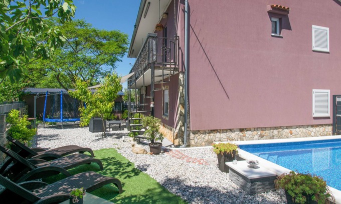 Jursici Appartement | Maison familiale avec piscine privée, petit paradis