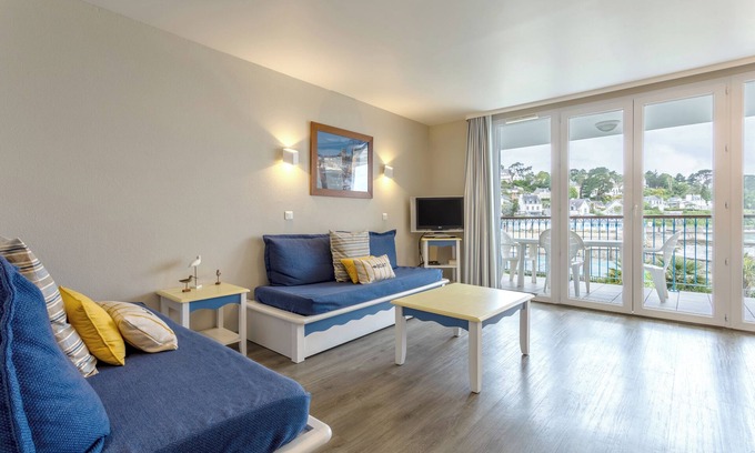 Treboul Appartement | Appartement 'Appartement Vue Mer Sur Plage' avec vue sur la mer, piscine partagée et Wi-Fi