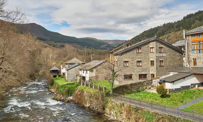 Cecos Appartement | Apartment with Shared Garden and WIFI Valle del Ibias 1 Left