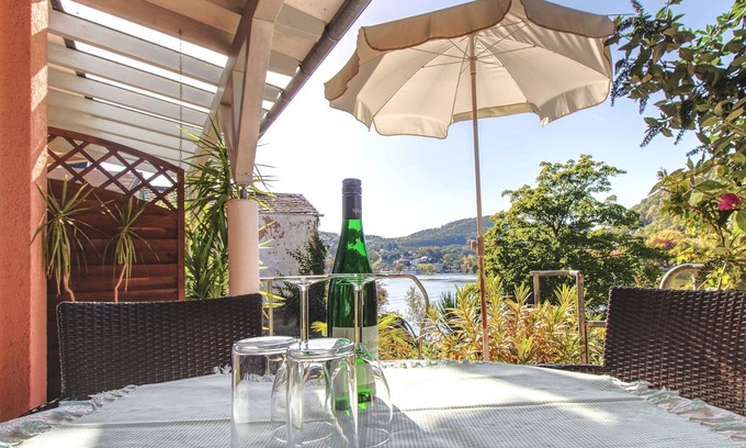 Bullay Appartement | Apartment with terrace directly on the banks and with a view of the Moselle