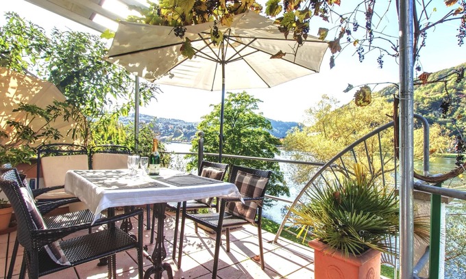 Bullay Appartement | Apartment with terrace directly on the banks and with a view of the Moselle
