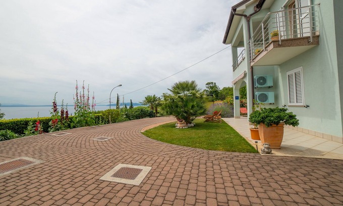 Volosko Appartement | Appartement avec terrasse, vue mer et parking dans sa propre cour
