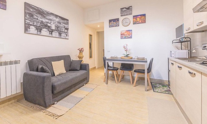 Zona XV Torre Maura Appartement | Apartment with terrace 'Le Rondini' just 15 minutes from San Giovanni."