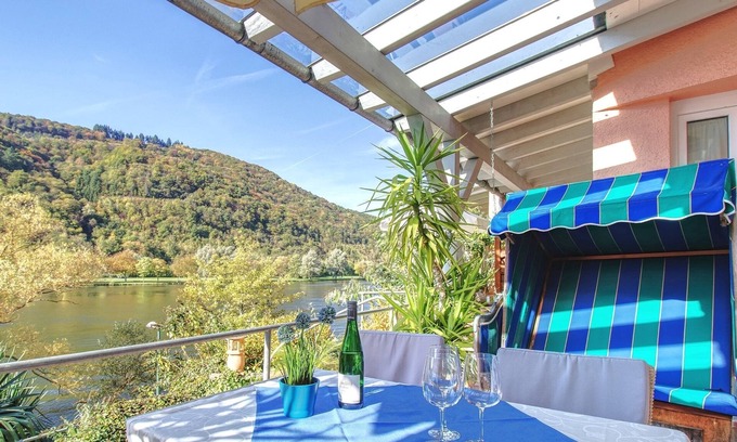 Bullay Appartement | Apartment with terrace on the banks and with a view of the Moselle