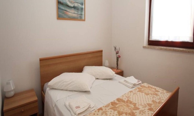 Cres Appartement | Appartement avec deux chambres et terrasse lit double