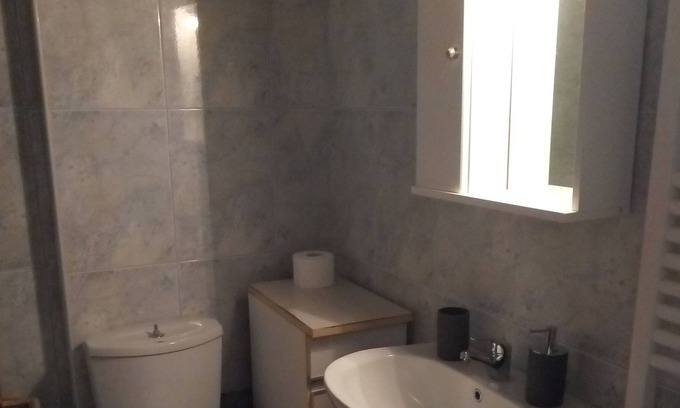 Flogita Appartement | Appartement avec vue sur la mer dans le centre du village.