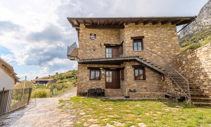 Valle de Lierp Appartement | Appartement 'Xisqueta' avec vue sur les montagnes, jardin privé et Wi-Fi