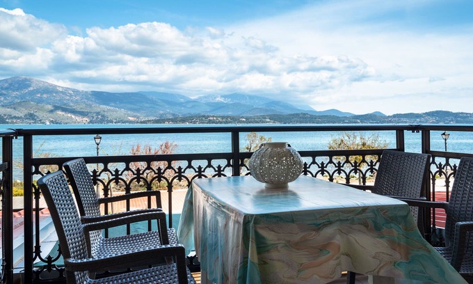 Lixouri Appartement | Apartment "Zois 1" with Sea View, Garden & Wi-Fi