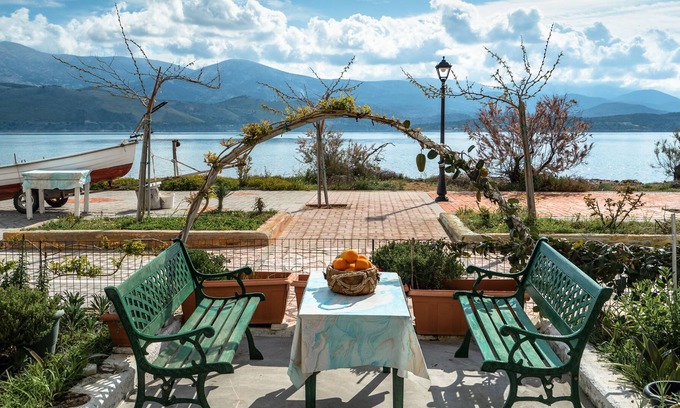 Lixouri Appartement | Apartment "Zois 2" with Sea View, Garden & Wi-Fi