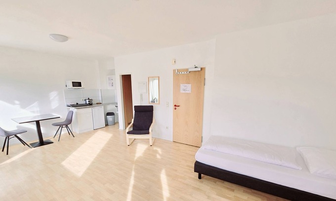 Heilbronn Appartement | Apartments EFDE GmbH - Allee 41 Superior Apartment 21 with small balcony