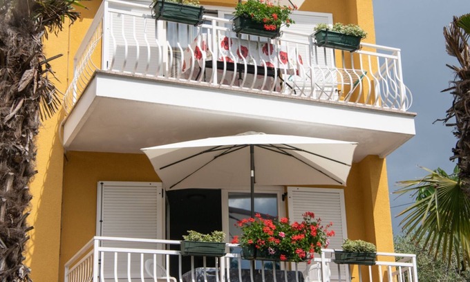 Ika Appartement | Apartments Mirjana IKA - One Bedroom Apartment With Balcony And Sea View (A2)