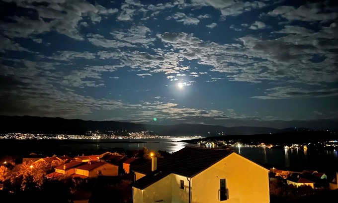 Cizici Appartement | Two-bedroom Apartment on First Floor with Sea View , In Turizam 4